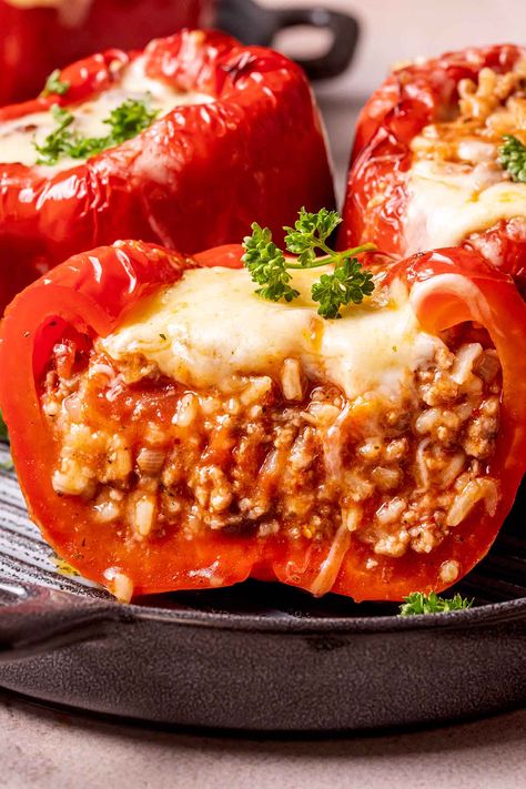 Air Fryer Stuffed Peppers Air Fryer Stuffed Peppers, Ninja Combi, Cooking Stuffed Peppers, Mince Dishes, Green Pepper Recipes, Italian Stuffed Peppers, Stuffed Peppers Beef, Oyster Stew, Beef Tomato