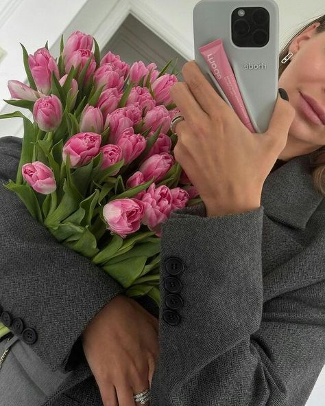 Clean Girl Dinner, Flowers Pink Bouquet, Rhode Lip, Makeup Aesthetics, Rhode Skin, Makeup Clean, Hailey Bieber Style, Girl Dinner, Pink Bouquet