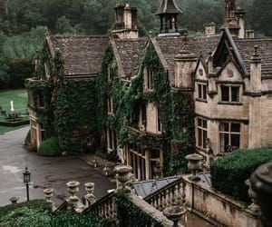 Dark Green Academia, Paradis Sombre, Academia House, Dark Cottage Core, Green Academia, Dark Acadamia, Castle Aesthetic, Dark Green Aesthetic, Slytherin Aesthetic