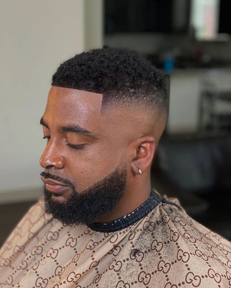 Hair Cuts For Black Men Low Fade, Hair Cuts Black Man, Low Cut Fade Black Men, Black Man Haircut Fade, Mid Fade Haircut, Best Fade Haircuts, Short Fade Haircut, Black Men Haircut, High Fade Haircut