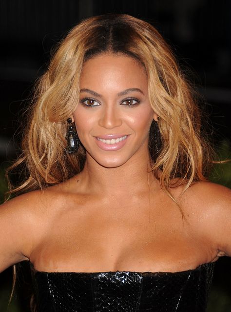 May 2013 Beyonce 2013, Beyonce Hair, Beyonce Fans, Blue Ivy Carter, Pixie Crop, Red Carpet Beauty, Met Ball, Beyoncé Giselle Knowles-carter, Solange Knowles