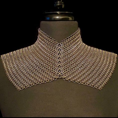 MetalheadTreasures - Etsy Canada Chainmail Clothing, Chainmail Choker, Chainmail Patterns, Chainmaille Necklace, Costume Armour, Chainmail Necklace, Shoulder Jewelry, Choker Handmade, Cosplay Armor