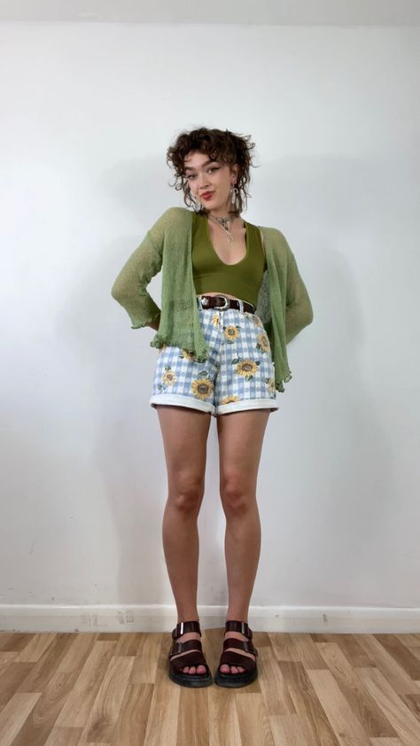 Artsy Outfit Spring, Arthoe Summer Outfits, Cottagecore Outfits 2023, Cute Cottagecore Outfits Summer, Quirky Feminine Fashion, Artsy Outfits Summer, Artsy Feminine Style, Thrifted Festival Outfits, Summer Outfits Artsy