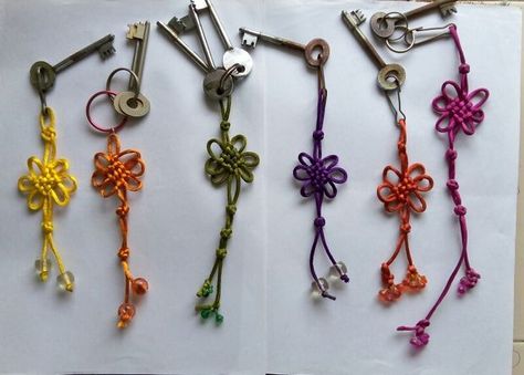 Colourful Key Chains-Rainbow Chinese Knot Tutorial, Skin Embroidery, Chinese Tassel, Knot Keychain, Chinese Knotting, Handmade Bookmarks Diy, Cultural Crafts, Chinese New Year Crafts, Keychain Craft