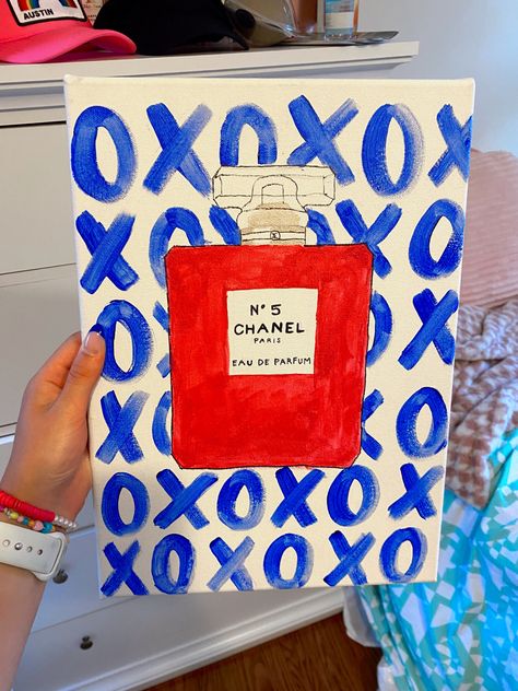 Preppy Chanel Painting, Preppy Painted Canvas, Cute Preppy Paintings Easy, Blue Preppy Paintings, Xoxo Painting Canvases, Aesthetic Pink Painting Ideas, Painting Ideas On Canvas Preppy, Preppy Things To Paint, Preppy Paintings Easy