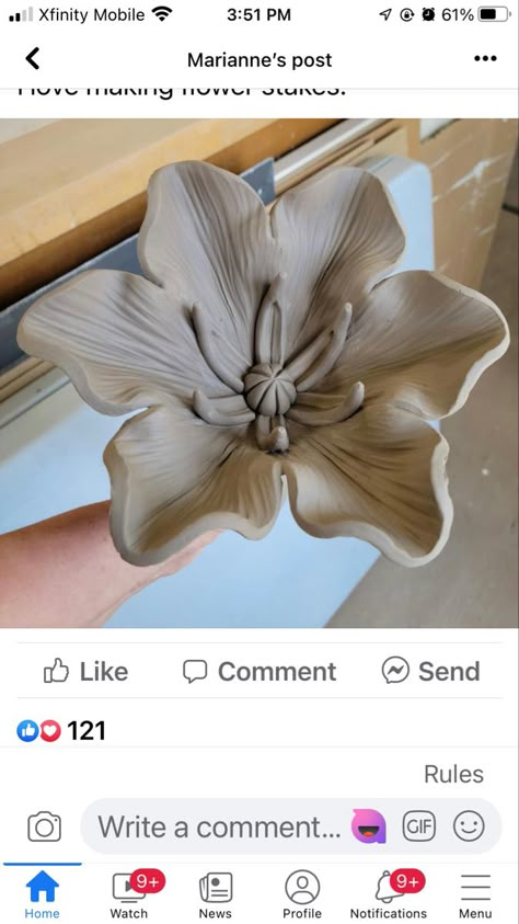 Ceramic Flowers How To Make, Flower Clay Art, Flower Ceramics, Flowers Pottery, Art Coquillage, Ceramic Art Sculpture, Sculpture Art Clay, Pottery Handbuilding, Tanah Liat