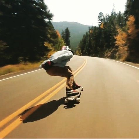 Longboarding Photography, Downhill Longboarding, Longboard Dancing, Gran Canyon, Downhill Longboard, Skater Life, Skateboard Photos, Extreme Adventure, Skater Boys