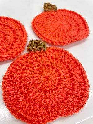 Julie's Creative Lifestyle: Pumpkin Crochet Coasters Pumpkin Coasters, Pumpkin Crochet, Repeat Crafter Me, Crochet Pumpkin, Creative Lifestyle, Pumpkin Seasoning, Crochet Coasters, Crochet Details, Crochet Yarn