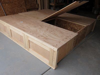 do it yourself divas: DIY: King Size Storage Bed Part 2 - Drawers Diy King Bed, King Size Storage Bed, Diy Daybed, King Size Platform Bed, Diy Platform Bed, Lit King Size, Diy Bed Frame, Platform Bed With Storage, King Size Bed Frame