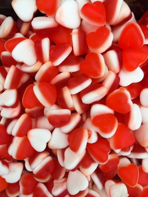 Candy Images, Candy Pictures, Valentines Wallpaper Iphone, Valentine Background, Valentines Wallpaper, Valentines Day Background, Gluten Free Sweets, Valentine Candy, Free Valentine