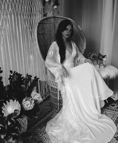 Lana Del Rey Wedding Dress, Lana Del Rey Wedding, Lana Aesthetic, Lana Del Rey Honeymoon, Lana Del Rey Art, Lizzie Hearts, Rey Aesthetic, Lana Del Rey Aesthetic, Lana Del Rey Love