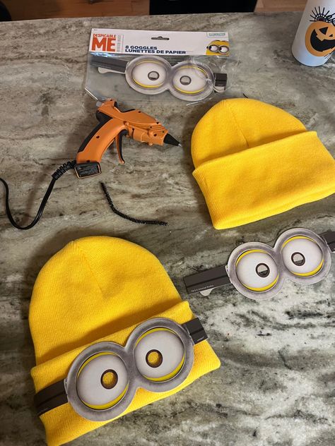 Minions DIY Halloween Costumes #Minions #DiyHalloweenCostumes #HalloweenIdeas #Easy Minion Rave Outfit, Minon Costume Diy Halloween Family, Minon Costume Diy Halloween, Bob Minion Costume, Easy Diy Minion Costume, Minion Adult Costume Diy, Minion Halloween Costumes Diy, Diy Minion Googles, Toddler Minion Costume Diy