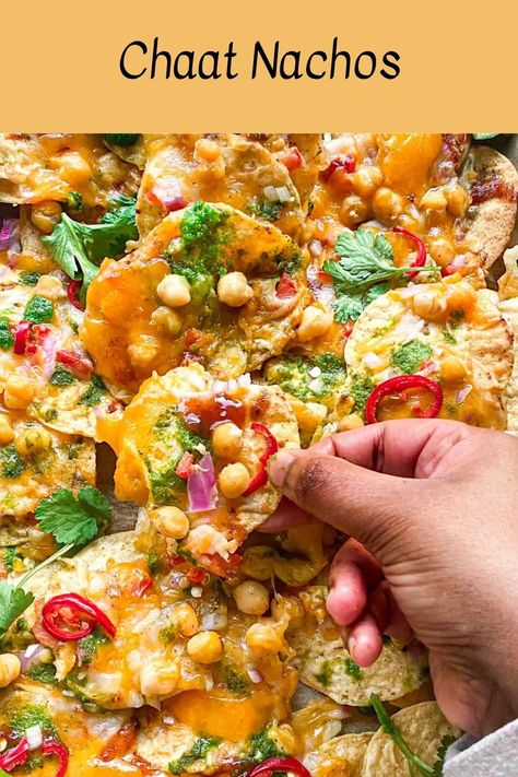 This Indian nachos chaat is the perfect crunchy and saucy vegetarian appetizer that perfectly mixes American cheesy nachos with bright Indian flavors. Indian American Fusion Food, Quick Vegetarian Appetizers, Indian Food Party Ideas, Vegetarian Indian Charcuterie Board, Indian Fusion Recipes Vegetarian, Make Ahead Indian Appetizers, Indian Lunch Ideas Vegetarian, Diwali Appetizers Indian, Makhana Chat