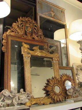 Eye For Design: Decorating With Multiple Layered Mirrors Layering Mirrors, Layered Mirrors, French Cottage Decor, Multiple Mirrors, Mirror Gallery, Mirror Gallery Wall, French Farmhouse Style, Farmhouse Mirrors, Old Mirrors