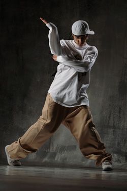 Bboy Hip Hop Outfits, Dancer Drawing Reference, Hiphop Dance Outfit, Hip Hop Dance Poses, Dancer Drawing, Hiphop Dance, Hip Hop Dancer, Dancer Photography, Dancer Pose