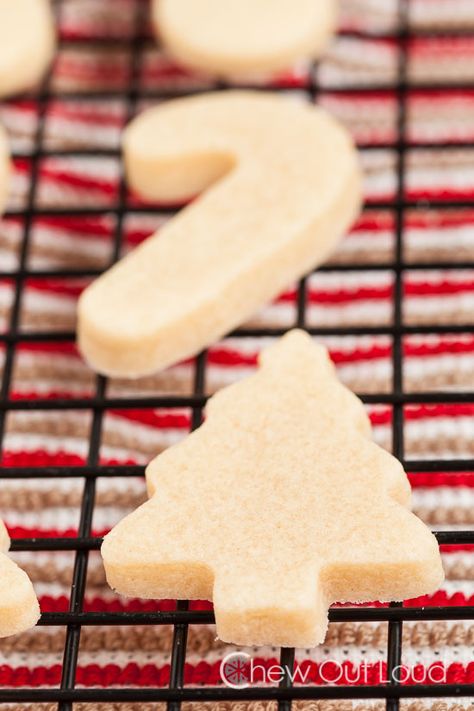 Chew Out Loud Recipes, Almond Sugar Cookies, Cut Out Cookie Recipe, Perfect Sugar Cookies, Cutout Cookies, Best Sugar Cookies, Soft Sugar Cookies, Cutout Sugar Cookies, Christmas Sugar Cookies