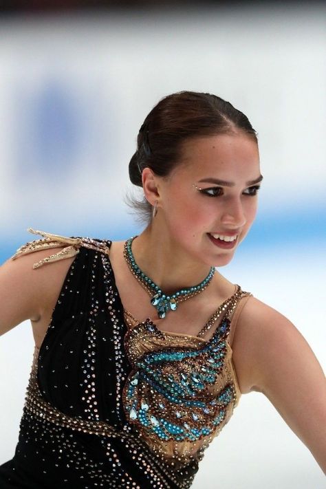 Russian Figure Skater, Alina Zagitova, Figure Skating Dresses, Skating Dresses, Figure Skater, Ice Skating, Simply Beautiful, Figure Skating, Athletic Women