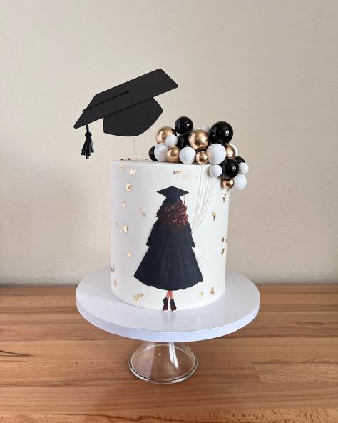 It’s graduation day! Custom cakes in Orlando Fl./Tortas personalizadas en Orlando Fl #cakesinorlando #customcakesinorlando #thecitybeautifulcakes #cakeart #orlandofl #graduationcake Birthday Graduation Cakes, 18th Birthday And Graduation Cake, Graduation Cakes 2024, Graduation Cake Ideas, Graduation Cake Designs, Long Fitted Dresses, Graduation Cake, Graduation Cakes, Cake Decor