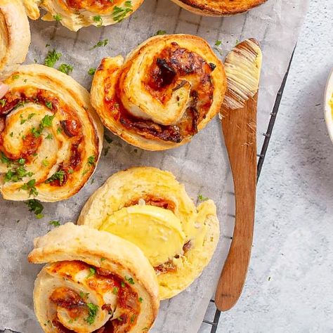 Tomato relish and bacon pinwheel scones | New World Gluten Free Pizza Rolls, Pizza Roll Recipe, Chicken Biryani Recipe, Tomato Relish, Biryani Recipe, Pizza Rolls, Gluten Free Pizza, Pizza Toppings, Savory Snacks