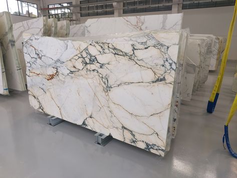 Paonazzo Marble, Calacatta Paonazzo, Kitchen Cabinet Wine Rack, Stone Countertops Kitchen, Off White Cabinets, Kitchen Benchtops, Kitchen Cabinets And Countertops, Marble Slabs, White Kitchen Decor