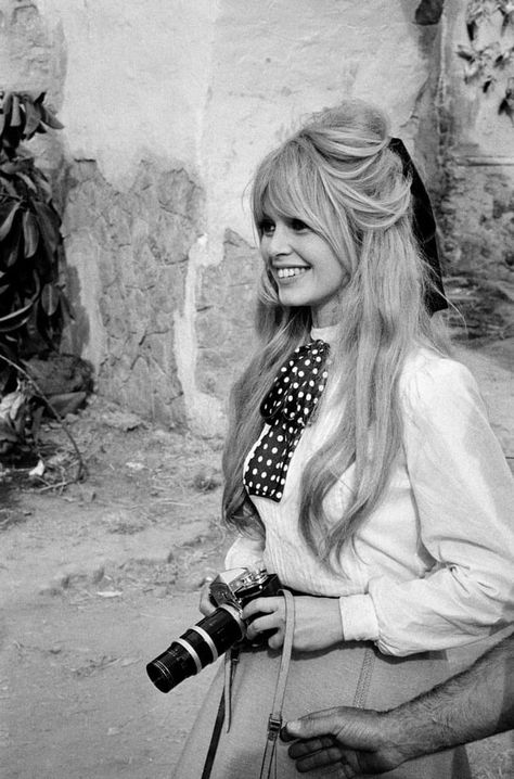 Bridget Bardot Hair, Brigitte Bardot Hair, Bardot Bangs, Klasik Hollywood, Look Disco, Bardot Hair, Bridgette Bardot, 60s Hair, Mermaid Braid