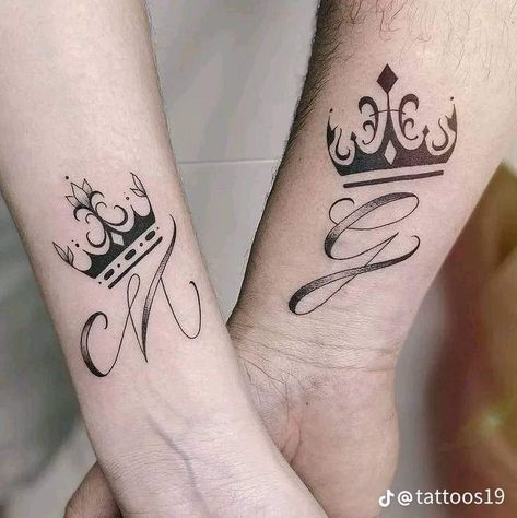 Letter Tattoos On Hand, King Queen Tattoo, H Tattoo, P Tattoo, P Letter, Letter Tattoo, Alphabet Tattoo Designs, Crown Tattoo Design, Couple Tattoos Unique