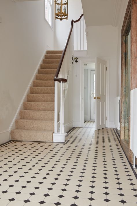 English Floor Tiles, Hallway Tiles Floor Modern, Entryway Victorian House, Tiled Hallway Floor Victorian, Art Deco Floor Tiles Hallway, Edwardian Tiled Hallway, Classic Tile Flooring, Hallway Tiles Ideas, Historic Tile Floor