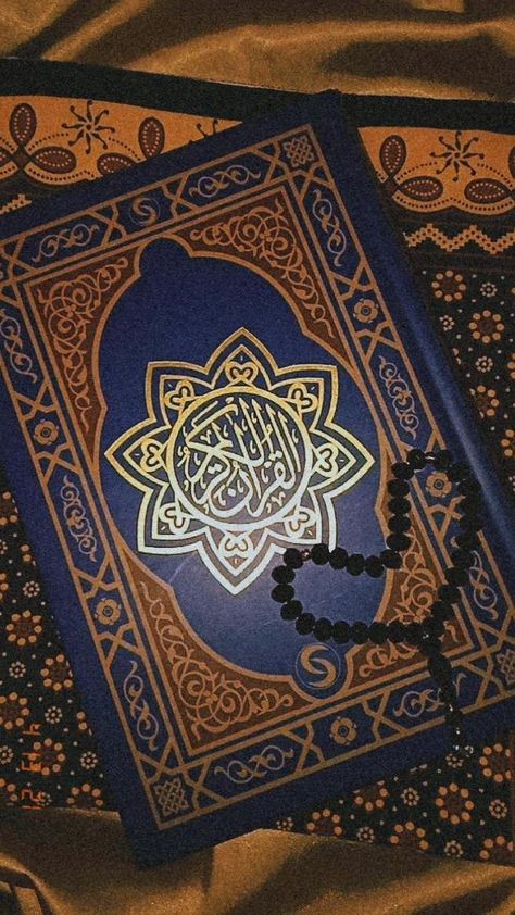 Al Quran Aesthetic, Foto Al Quran, Blue Quran, Quran Pictures, Ramzan Dp, Wallpaper Islami, Al Qur'an Aesthetic, Quran Pak, Construction Contract