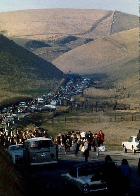 Wish I had been there! Woodstock Altamont Concert, 1969 Woodstock, Roll Photography, Mundo Hippie, Woodstock Hippies, Woodstock Music, Woodstock 1969, Woodstock Festival, Joan Baez