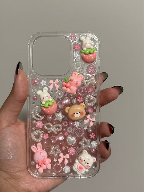 first time making a phone case! junk case, phone case, cute charms, cute phone, kawaii, handmade, crafts, phone case crafting Diy Phone Case With Charms, Decorating Clear Phone Cases, Iphone Clear Case Ideas, Junk Phone Case Ideas, Phone Case With Charms, Custom Phone Cases Diy, Junk Case, Clear Phone Case Design, Kawaii Iphone Case