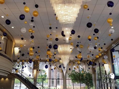 Suspended Balloon Ceiling, Ceiling Balloon Decor, Company Backdrop, Ceiling Balloon Decorations, Balloon Ceiling Decorations, Decor Balloons, Balloon Ceiling, Ceiling Lamps Living Room, Graduation 2024