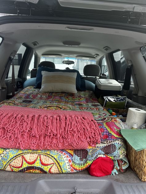 Car Sleepover, Car Crafts, Minimalism Inspiration, Dream Camper, Living In Car, Minivan Camping, Car Living, Travel Camper, Hippie Car