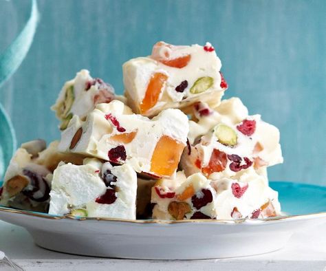 Christmas must be on its way! White chocolate, marshmallows, nuts and fruit all mixed together to make a white Christmas version of rocky road. White Christmas Food, Christmas Rocky Road Recipe, Christmas Munchies, Easy Rocky Road Recipe, Christmas Rocky Road, Food Ideas To Make, Xmas Sweets, Christmas Food Ideas, Rocky Road Recipe