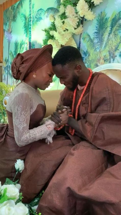 Yoruba Couple prays for each other during Wedding Engagement Praying Couple, Blog On Pinterest, Couples African Outfits, Nigerian Wedding Dress, Nigerian Traditional Wedding, Naija Wedding, African Traditional Wedding Dress, Yoruba Wedding, African Wedding Attire