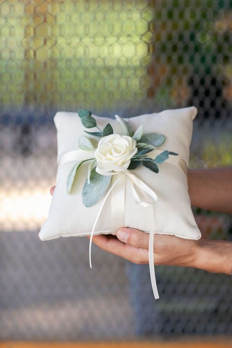 Ring bearer pillow alternative