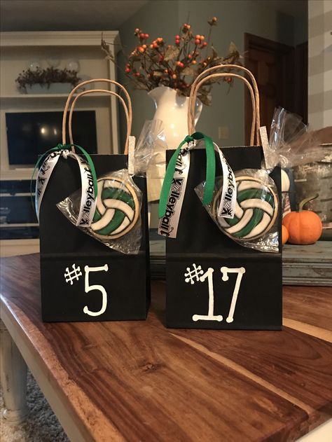 Teammate Gift Ideas, Big Sis Volleyball Gifts, Volleyball Snack Bags Team Mom, Senior Night Gift Bag Ideas, Sports Team Gift Bag Ideas, Volleyball Playoff Gift Ideas, Snack Bags For Sports Volleyball, Volleyball Tournament Gift Bags, Senior Gift Bag Ideas