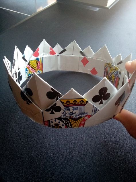 Crown Made From Playing Cards, Queen Of Heart Crown, Crafts To Do With Playing Cards, Deck Of Cards Skirt, Playing Card Inspired Outfit, Playing Card Crown Diy, Playing Card Crown Tutorial, Vuse Alto Designs, Crown Made Of Cards