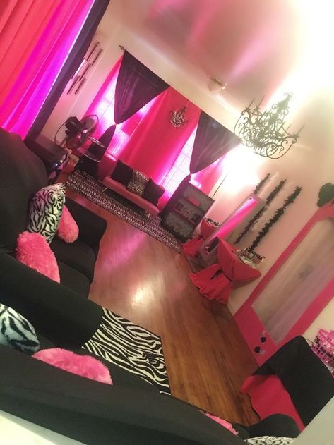 Mcbling Living Room, Y2k Living Room Aesthetic, Mcbling Birthday, Mcbling Room, Y2k Room Ideas, Barbie Room Decor, 2000s Room, 2000s Trashy, Y2k Bedroom