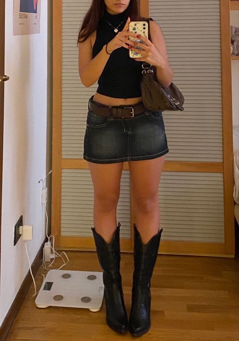 Mini Skirt Outfit Party Night, Mini Skirt Outfit Jean, Denim Mini Skirt Aesthetic, Malia Denim Skirt Brandy, Denim Skirt Going Out Outfit, Demi Skirt Outfits, Jean Miniskirt Outfits, Dark Denim Mini Skirt Outfit, Jeans Into Mini Skirt