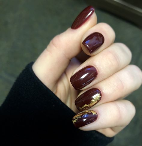 Nail Ideas Dark Colors Art Designs, Dark Nails Inspiration Design, Nail Burgundy And Gold, Nails With Foil, Oxblood And Gold Nails, Burgundy Gold Nails, Dark Nails With Gold Foil, Fall Nails With Gold Foil, Burgundy Nails With Gold