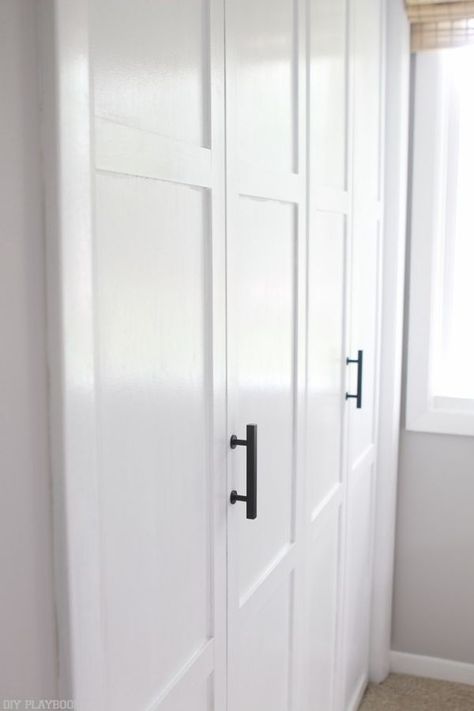 These DIY closet doors are amazing! Just simple bifold doors with lattice added to them, and white paint. Plus love the sleek black hardware. Such a great idea to improve your bedroom without spending a ton of money. Bifold Door Makeover, Old Closet Doors, Bifold Doors Makeover, Folding Closet Doors, Diy Closet Doors, Interior Design Blogs, Closet Door Hardware, Closet Door Makeover, Bifold Door