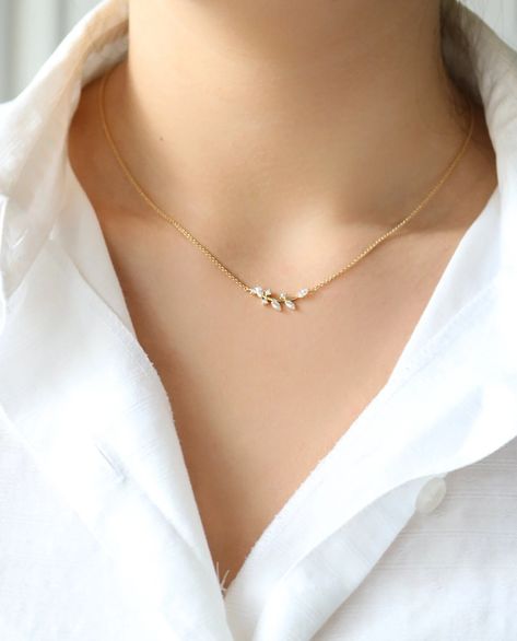 Necklace Leaf Branch Aligned, Vine Necklace, Bridesmaids Jewelry, Bar Necklace, Flower Pendant Dainty Necklace, Olive Leaf Vine, Bridal - Etsy Canada Simple Ornaments, Jewelry Necklace Simple, Minimalistic Jewelry, Necklace Leaf, Necklace Bar, Feminine Necklace, Pretty Jewelry Necklaces, Branch Necklace, Snowflake Necklace