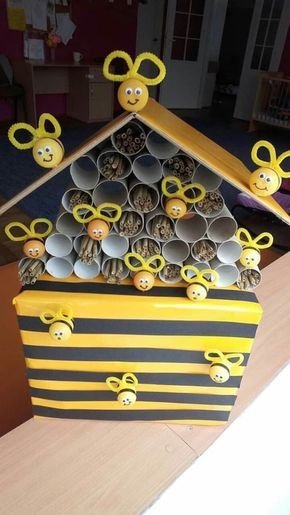 Beehive Craft Ideas For Kids - Kids Art & Craft Beehive Craft, Bee Hive Craft, Bee Activities, Craft Ideas For Kids, Garden Art Sculptures Diy, Garden Art Projects, Bee Crafts, Sopot, Bee Art