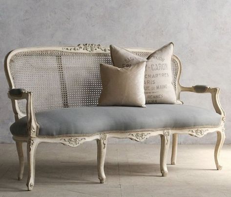 French Sofa Antique, Antique Settee, Vintage Settee, Sofas Vintage, French Sofa, Set Meja Makan, Cane Furniture, Antique Sofa, Classic Sofa