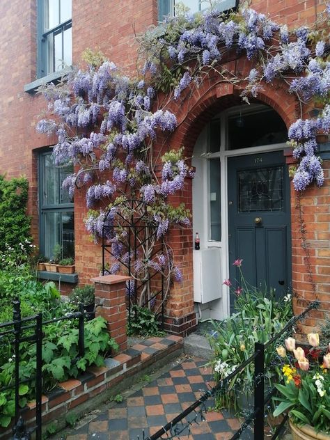 Ireland Homes Interior, Dublin Apartment Aesthetic, House In Ireland, House Design Ireland, Dublin Townhouse, Ireland Apartment, Dublin Architecture, Ireland Airbnb, Penthouse Room