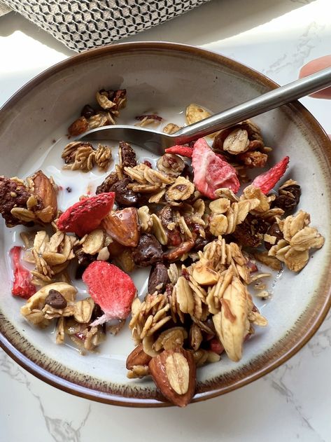 If you’ve never made your own granola, it’s surprisingly so easy to do. And this Chocolate ... Strawberry Yogurt Bark, Make Your Own Granola, Strawberry Granola, Yogurt Bark, Covered Strawberry, Chocolate Covered Strawberry, Registered Dietitian Nutritionist, Chicago Food, Freeze Dried Strawberries