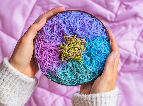 Colourful rice noodles Cashew Ice Cream, Glass Noodle Salad, Wine Poached Pears, Red Cabbage Recipes, Cabbage Rice, Baby Meals, Butterfly Pea Tea, Rainbow Rice, Oatmeal Cake