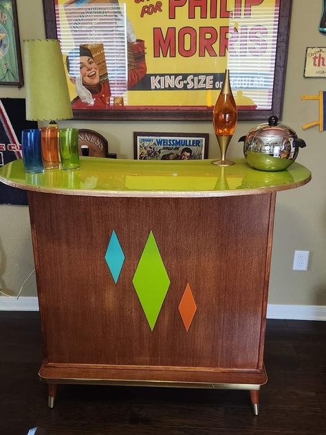 Mid Century Bar Design, Mid Century Basement, Organize Under Kitchen Sink, Vintage Corner Cabinet, Vintage Bars, Living Dining Ideas, Bar Makeover, Vintage Home Bar, Miami Beach Condo