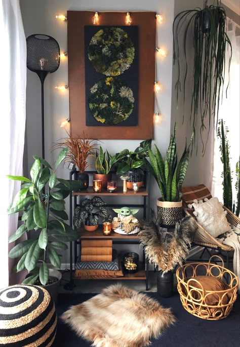 African Aesthetic Living Room, Boho Plant Room Ideas, African Boho Decor, Philippine Decor, African Boho Living Room, Moody Boho Living Room, Moody Decor, Diy Boho, Cozy Room Decor