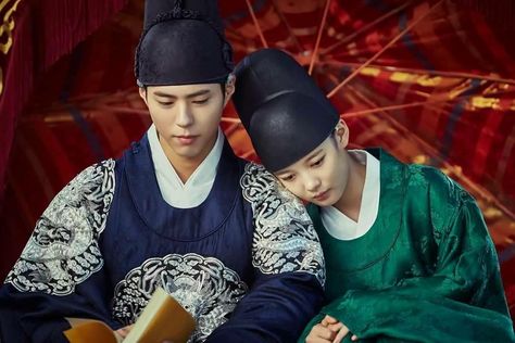 K-Drama Flashback: ‘Love in the Moonlight’ Moonlight Drawn By Clouds Wallpaper, Love In The Moonlight Kdrama, Authors Point Of View, Moonlight Drawn By Clouds, Clouds Aesthetic, Yoonmin Fanart, Park Bogum, Korean Shows, Lee Young